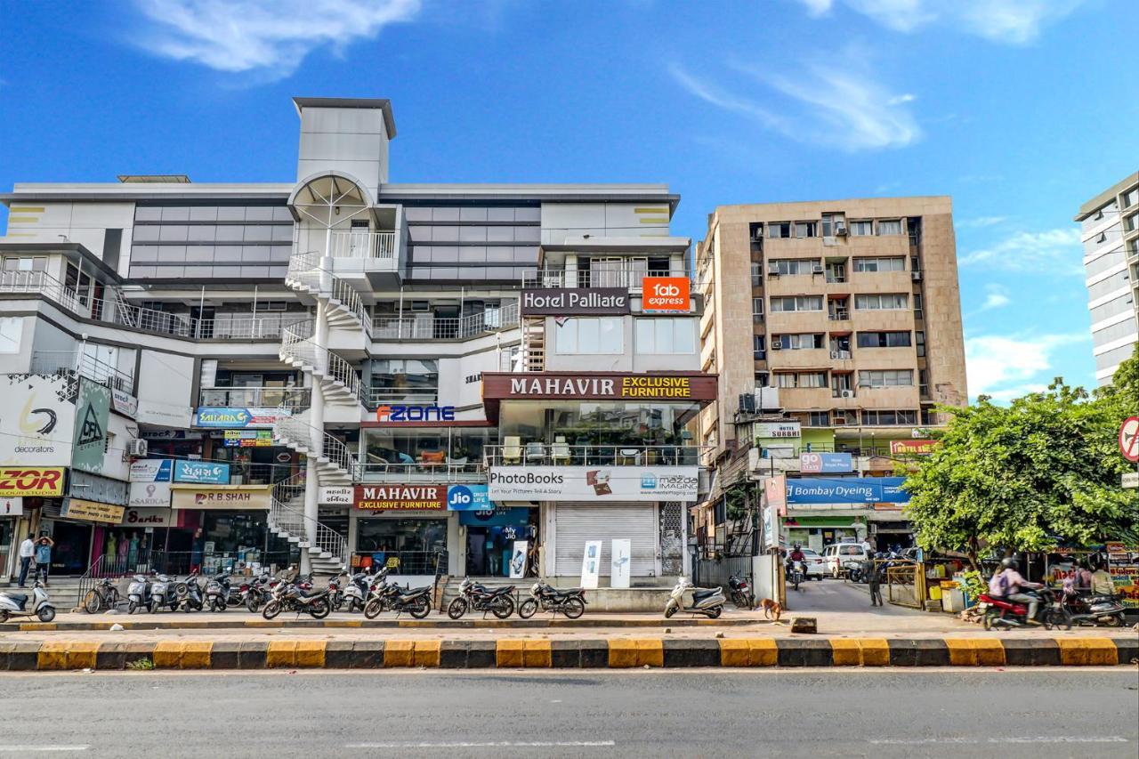 Hotel Palliate Ahmedabad Exteriör bild